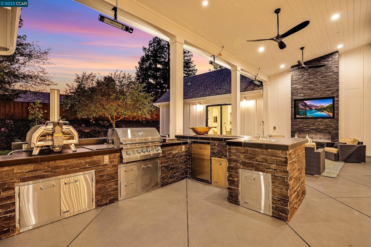 73Outsidekitchen (1)